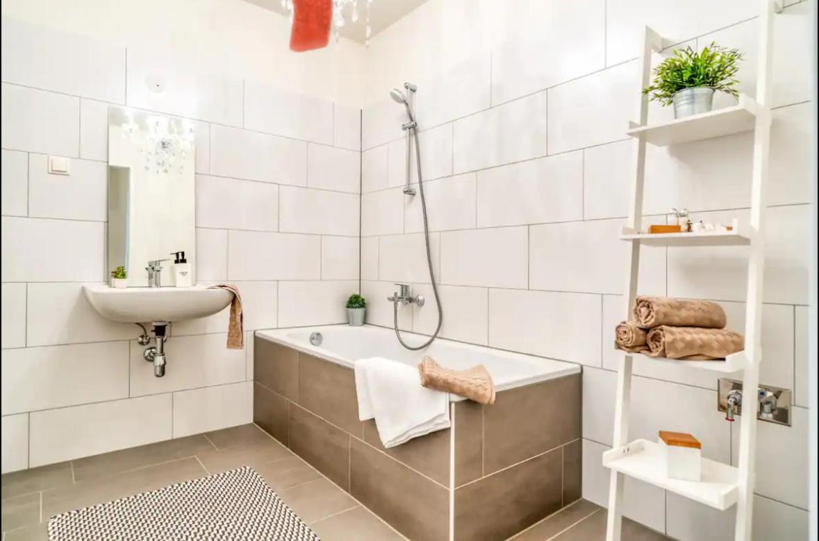 Modern Apartment With Balcony & Free Parking - Nearby Metro Wien Exterior foto